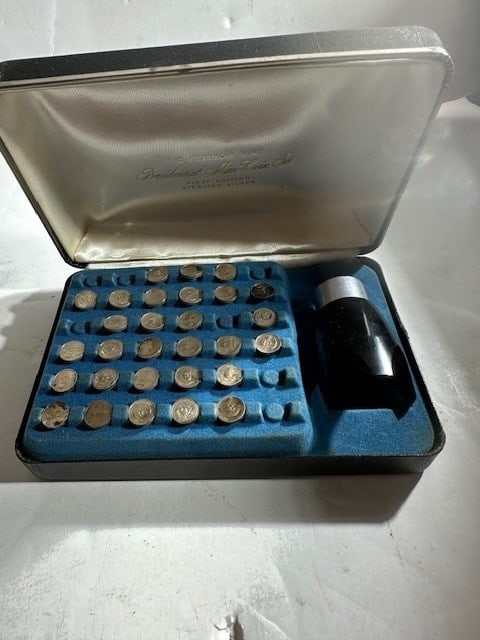 THE FRANKLIN MINT PRESIDENTIAL MINI COIN SET, FIRST EDITION STERLING SILVER (28 COINS) (1 of 3)