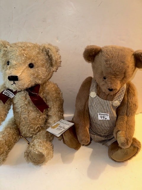 THE TEDDY BEAR MUSEUM BEAR & ALICE LITES BEAR (1 of 3)