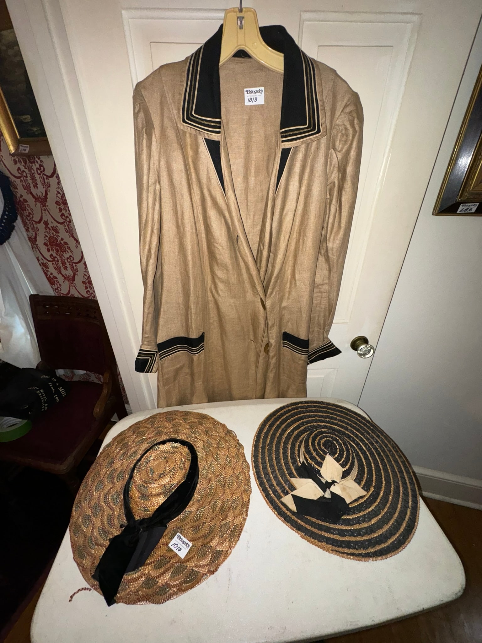 LADIES VINTAGE LINEN RIDING COAT & 2 STRAW HATS: LADIES VINTAGE LINEN RIDING COAT & 2 STRAW HATS