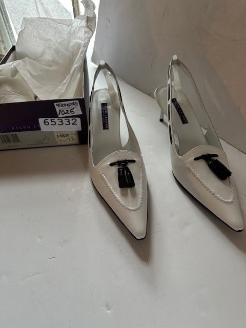 RALPH LAUREN LENORA WHITE W/BLACK BABY CALF LADIES SHOES,SIZE 9.5, NEVER WORN: RALPH LAUREN LENORA WHITE W/BLACK BABY CALF LADIES SHOES,SIZE 9.5, NEVER WORN
