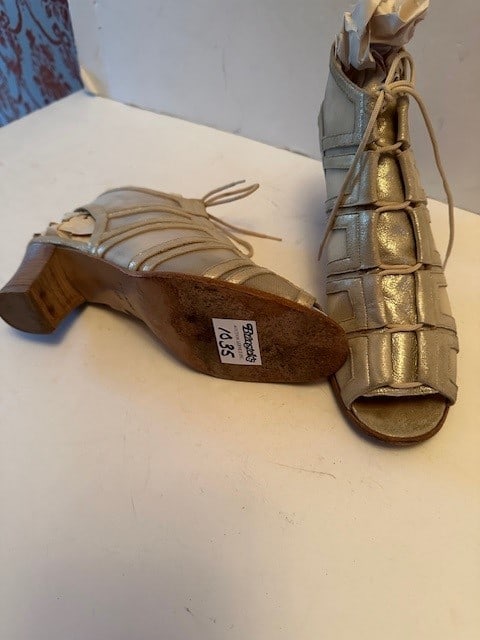 BALLY DAMEN SANDAL MIT SCHRUER 39½ VINTAGE LACE LADIES SHOES (1 of 4)