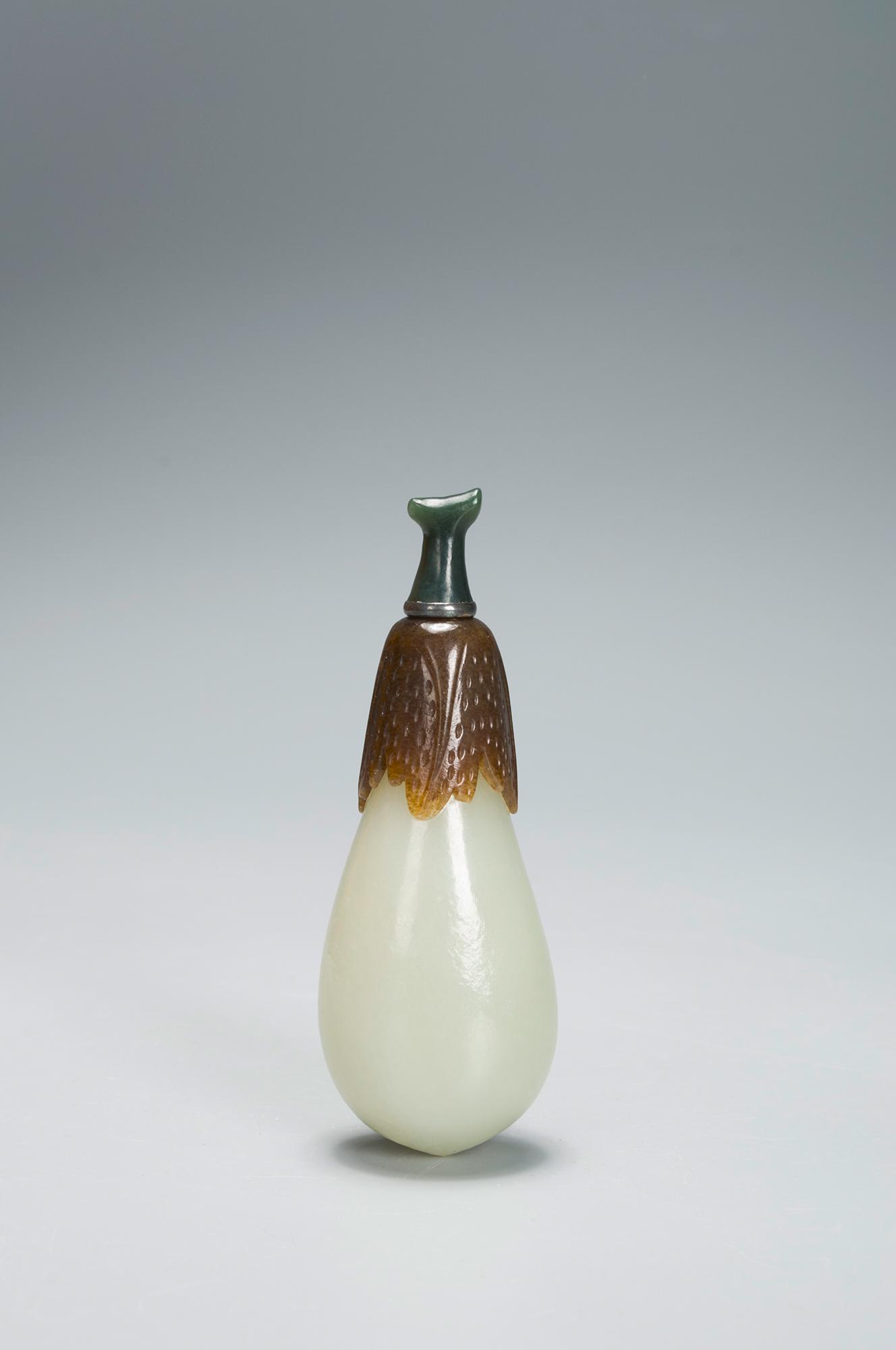 A WHITE AND BROWN JADE SNUFF BOTTLE QING DYNASTY (1 of 7)