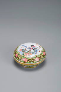 A copper enamel powder box: A copper enamel powder box Diameter: 5.5cm Height: 3.4cm