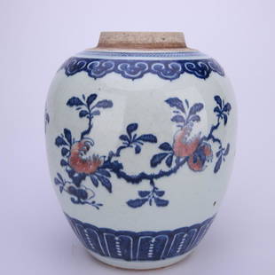 A blue and white underglaze red flower porcelain jar: A blue and white underglaze red flower porcelain jar28*20cm