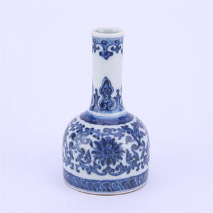 A blue and white interlocking lotus porcelain bell-shaped zun: A blue and white interlocking lotus porcelain bell-shaped zun11.5*6cm