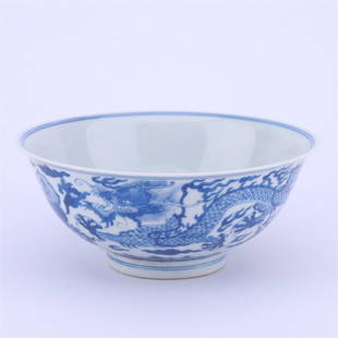 A blue and white dragon porcelain bowl: A blue and white dragon porcelain bowlCondition:cracked glaze6*14cm