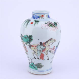 A multicolored figure porcelain jar: A multicolored figure porcelain jar19*11.5cm