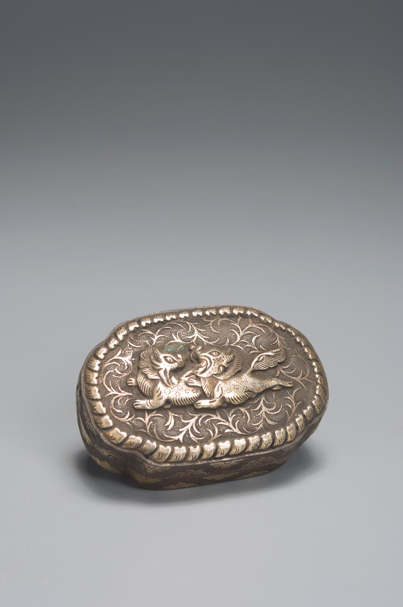 A silver powder box (1 of 10)