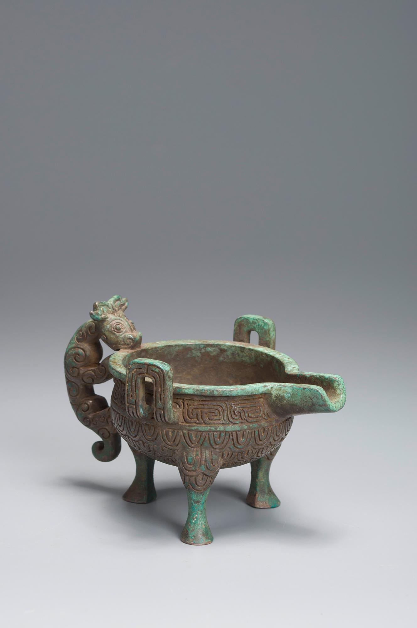 A bronze pot (1 of 10)