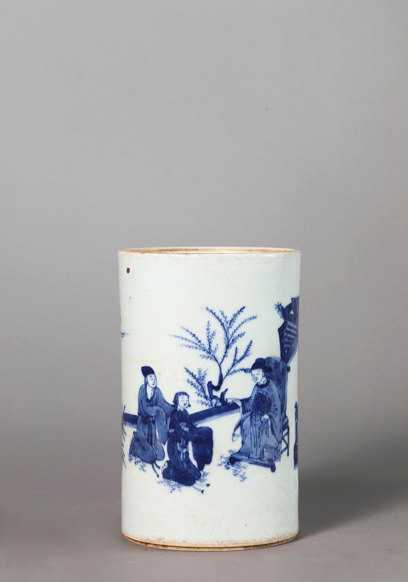 A blue and white figure porcelain brush pot (1 of 8)