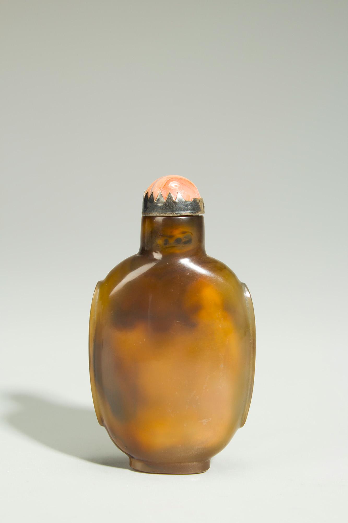 A agate snuff bottle: H:6.5cm