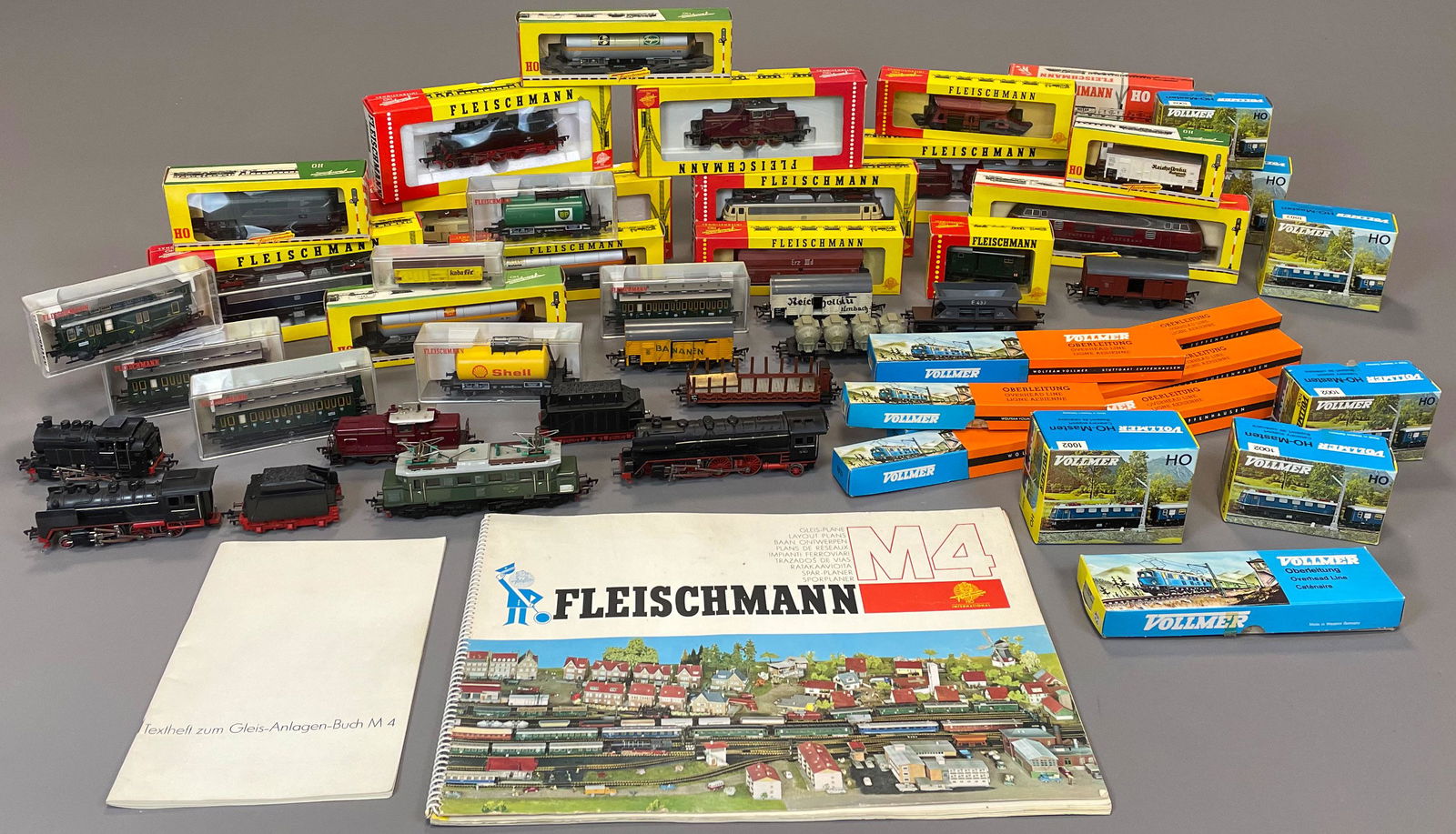 Extensive Fleschmann railway set with accessories. H0 Trace. (1 of 18)
