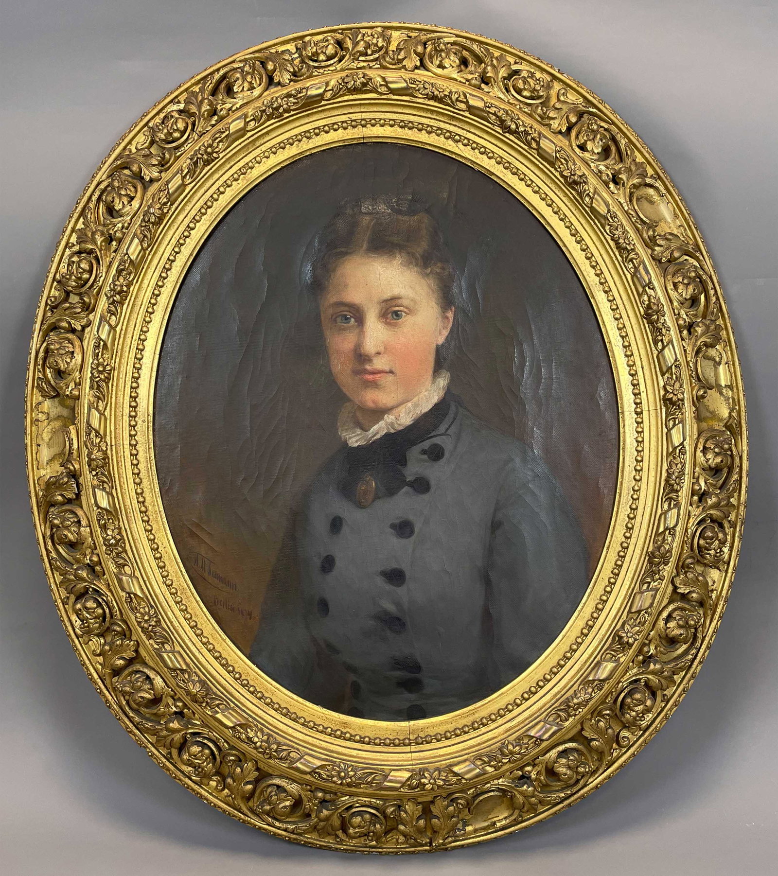 UNLESERLICH SIGNIERT (XIX). Biedermeier Frauenportrait.: Circa 61 cm x 50 cm ohne Rahmen. Circa 90 cm x 78 cm mit Rahmen. Gemälde. Öl auf Leinwand. Datiert und ortsbezeichnet: Berlin, 1874. - Kein Versand durch das Auktionshaus möglich –