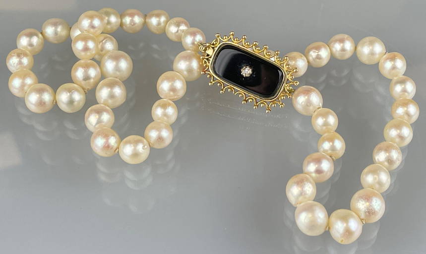 Perlenkette Mit Verschluss Teils Aus 750 Gelbgold Mit Onyx Platte - Main Image