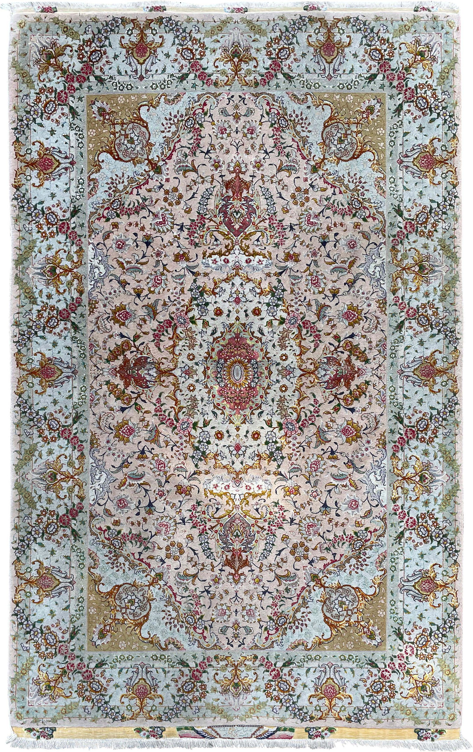 Täbris. Perserteppich. Iran. 20. Jahrhundert Täbris. Persian carpet. Iran. 20th century: Circa 160 cm x 98 cm. Orientteppich. Handgeknüpft. Mit Signatur am schmalen Rand. Circa 160 cm x 98 cm. Oriental carpet. Hand knotted. With signature at the narrow border.