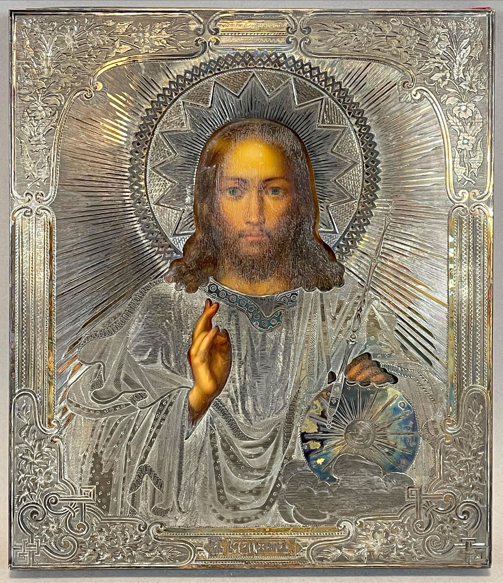 Ikone. Jesus Christus. Moskau. Russland. 19. Jahrhundert. - Icon. Jesus Christ. Moscow. Russia. 19th: Circa 31,5 cm x 26,5 cm. Ikone. Tempera auf Holz. Silberoklad mit Restvergoldung. Gestempelt: Meistermarke auf kyrilisch "A.E." / Datiert "A.C. 1867" / 84 Zolotniki / Heiliger Georg. Rückseitig a