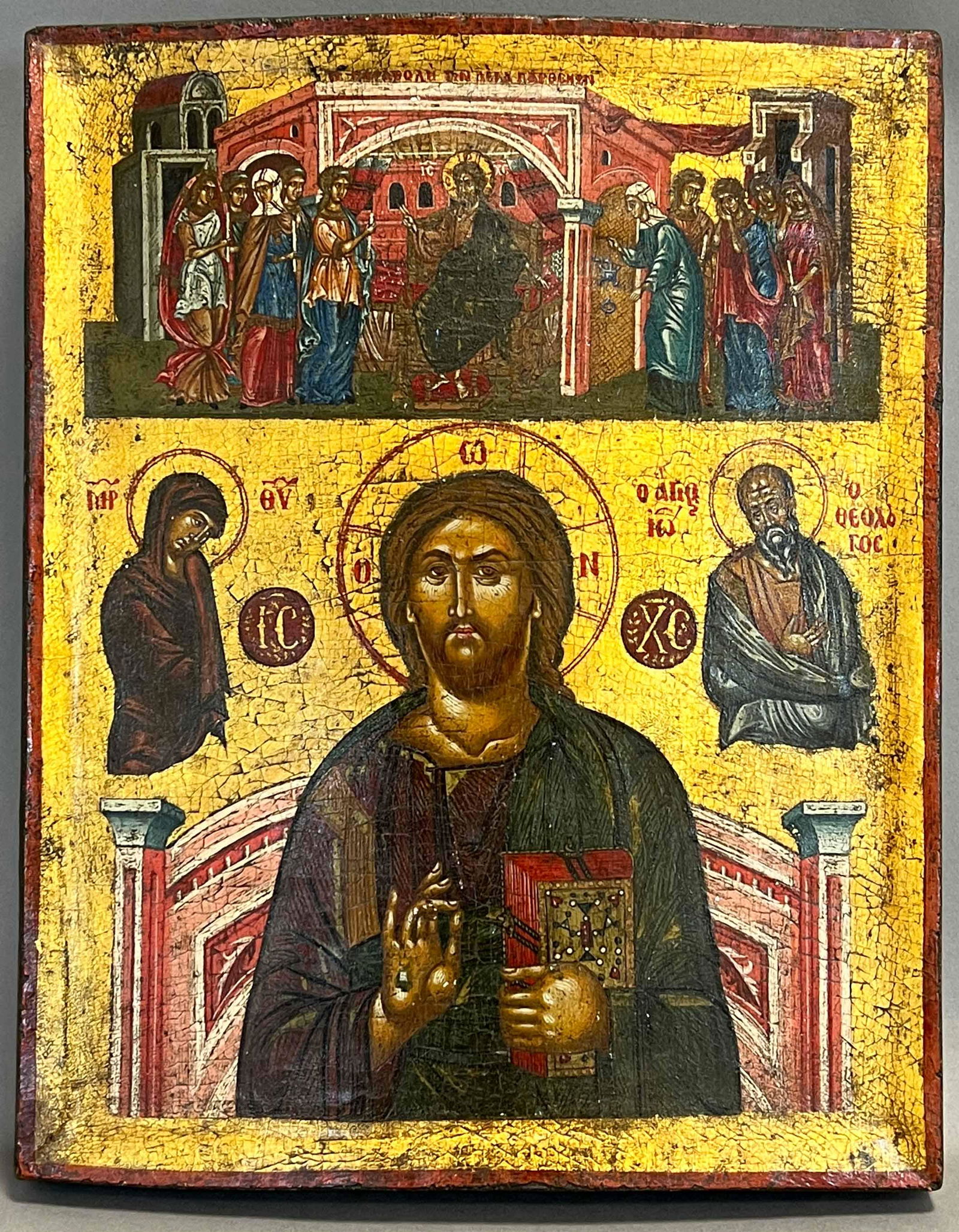 Ikone. Jesus Christus Pantokrator und Gleichnis von den zehn Jungfrauen. Griechenland. - Icon. Jesus: Circa 37 cm x 29 cm. Tempera auf Holz. Goldgrund. Leicht gewölbt. Craquelé. Rückseitig alter Kaufbeleg von 1980. Approx. 37 cm x 29 cm. Tempera on wood. Gold ground. Slightly arched. Cr