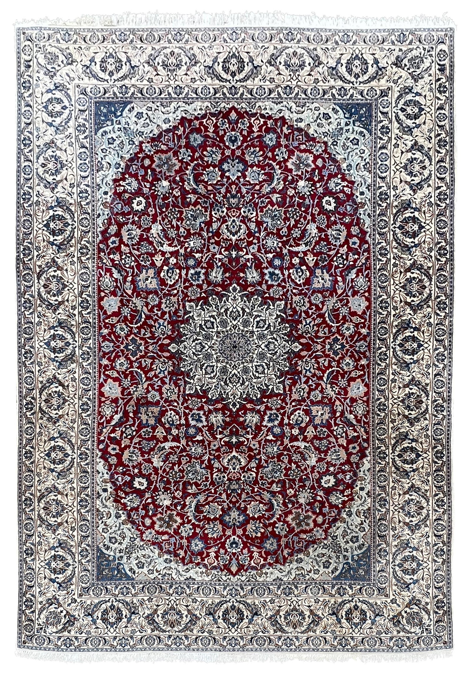 Nain. Orientteppich. Korkwolle mit Seide. Feinste Knüpfung. - Nain. Oriental carpet. Cork wool: 333 cm x 215 cm. Perserteppich. Handgeknüpft. Circa 40 Jahre alt. Kategorie: Teppiche und Textilien 333 cm x 215 cm. Hand knotted. Circa 40 years old. Category: Carpets and textiles. Persian carp