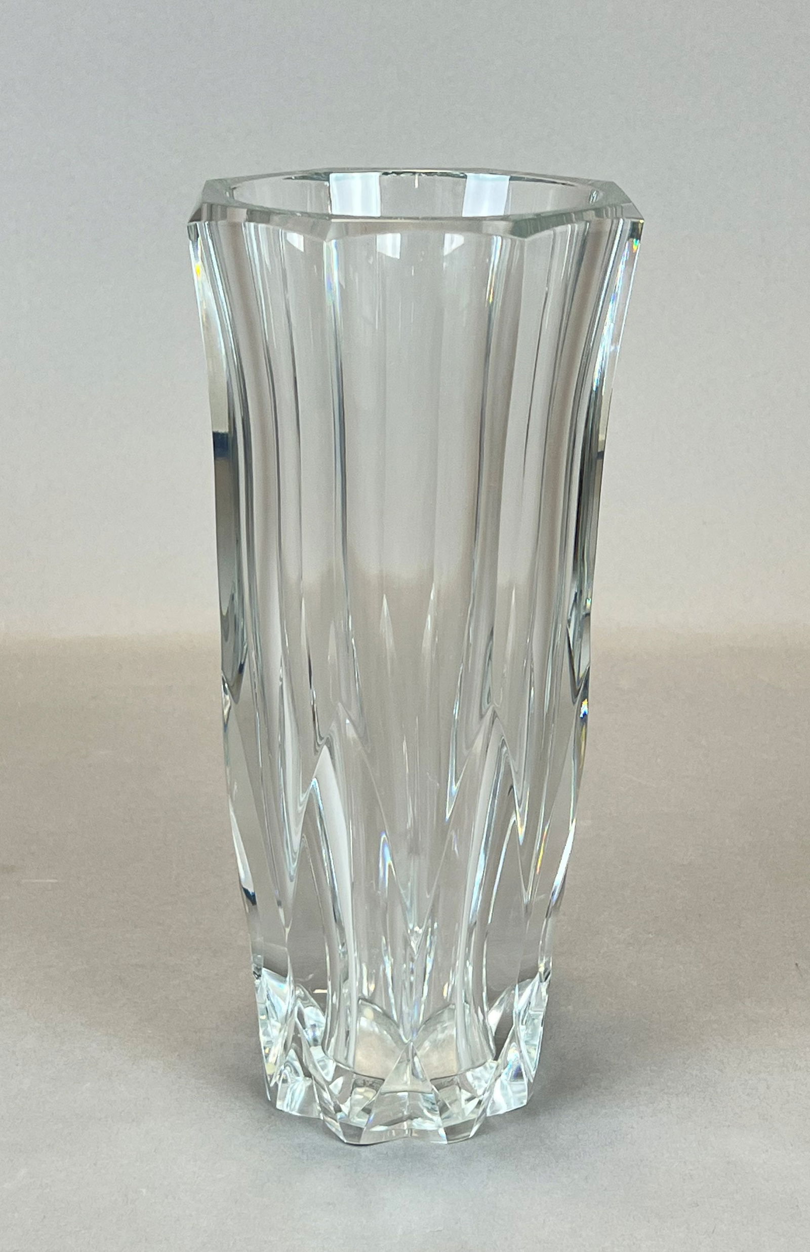 Massive crystal vase. Baccarat. (1 of 8)