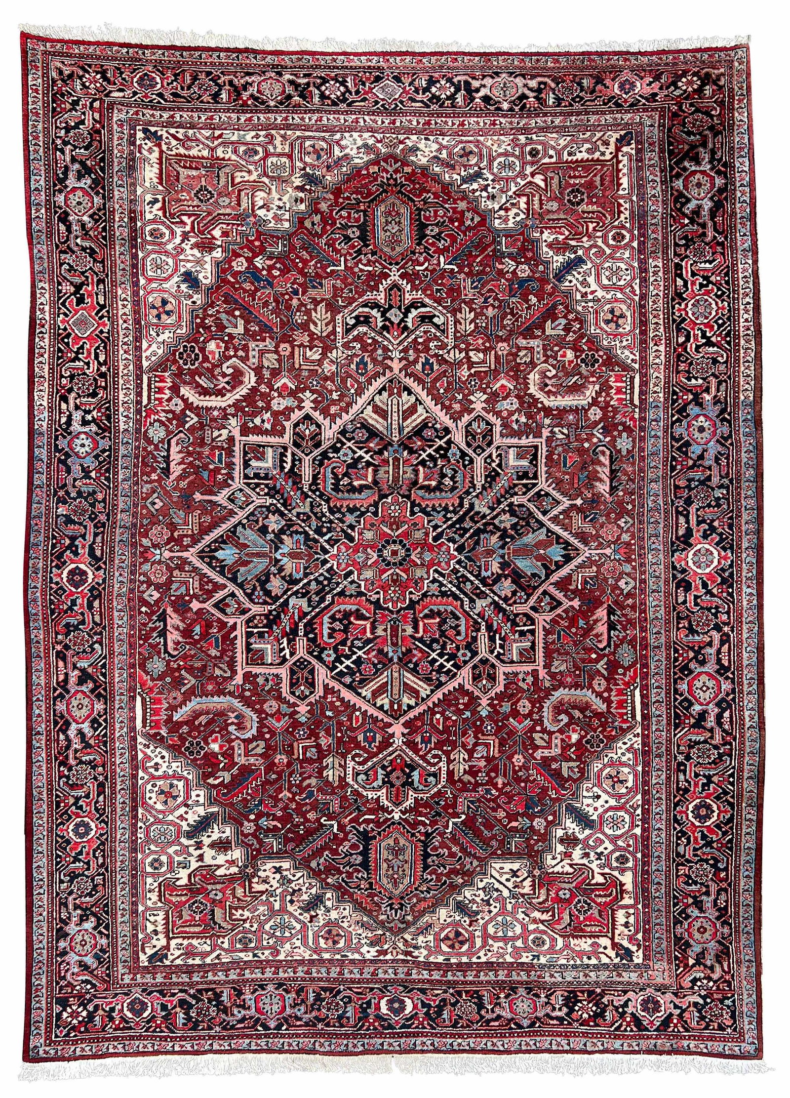 Heriz. Oriental carpet. Oversize. Mid 20th century.: Approx. 433 cm x 332 cm. Hand knotted. Oriental carpet. Persia. Iran. Wool on cotton. Condition see photos. Category: Carpets and textiles