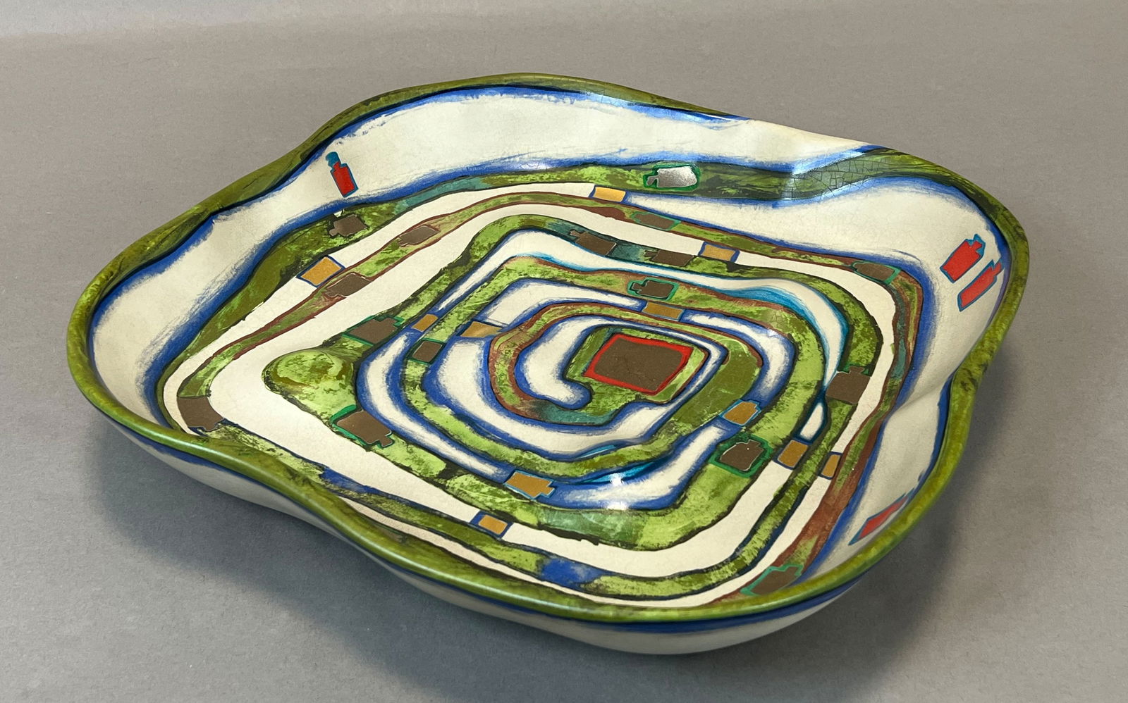 Friedensreich HUNDERTWASSER (1928 - 2000). Reliefschale "Spiralental". Rosenthal.  |  Friedensreich (1 of 11)