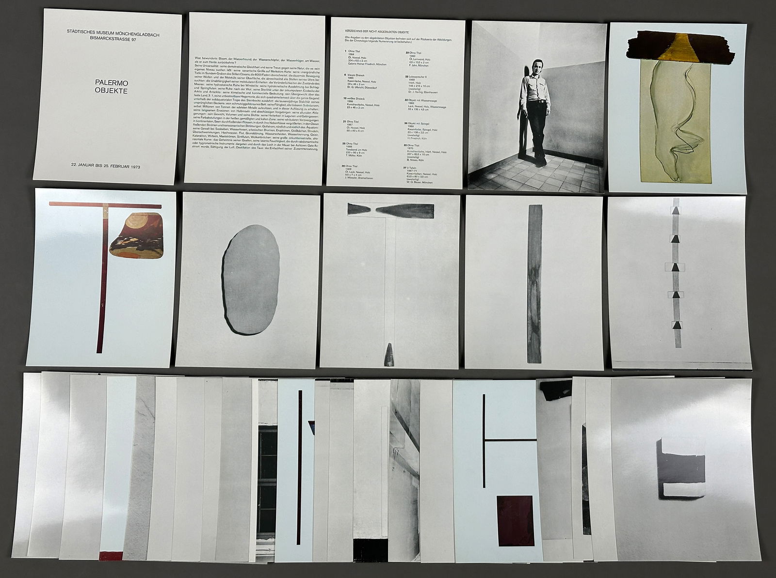 Blinky PALERMO (1943 - 1977). "Palermo Objekte". 1973.: German Description: Circa 19,5 cm x 15 cm die Zeichnungen. Circa 20 cm x 16 cm x 2,5 cm die Originalbox. Bestehend aus: 30x Offsetdruck nach Fotografien von Arbeiten von Blinky Palermo. 1x Portraitfot
