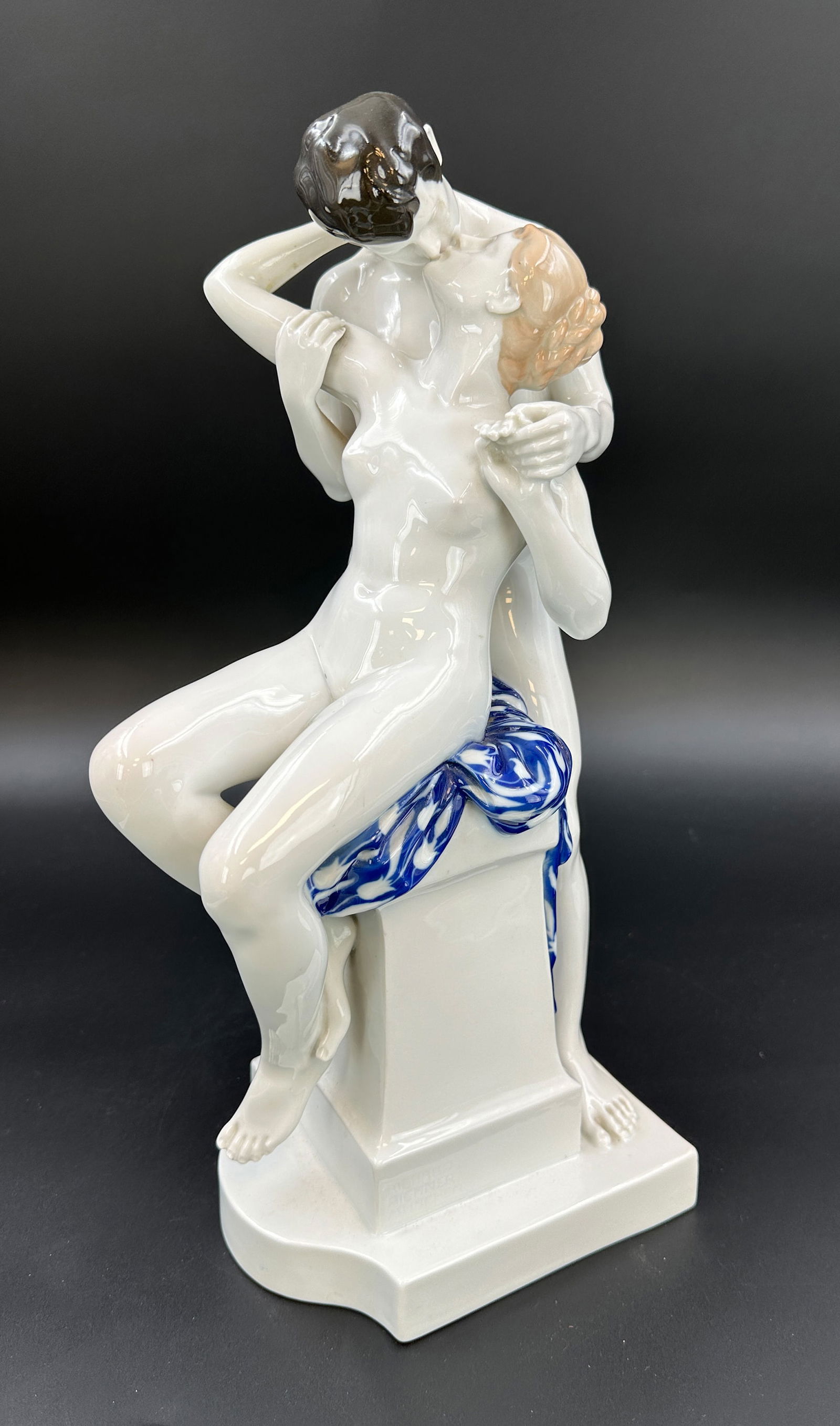 ROSENTHAL. Porcelain figurine. "Springtime of love". (1 of 20)