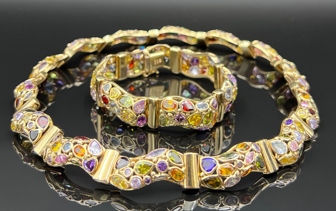 Schmuckset. Collier und Armband. 585 Gelbgold mit üppigem Edelsteinbesatz. Italien. (1 of 8)