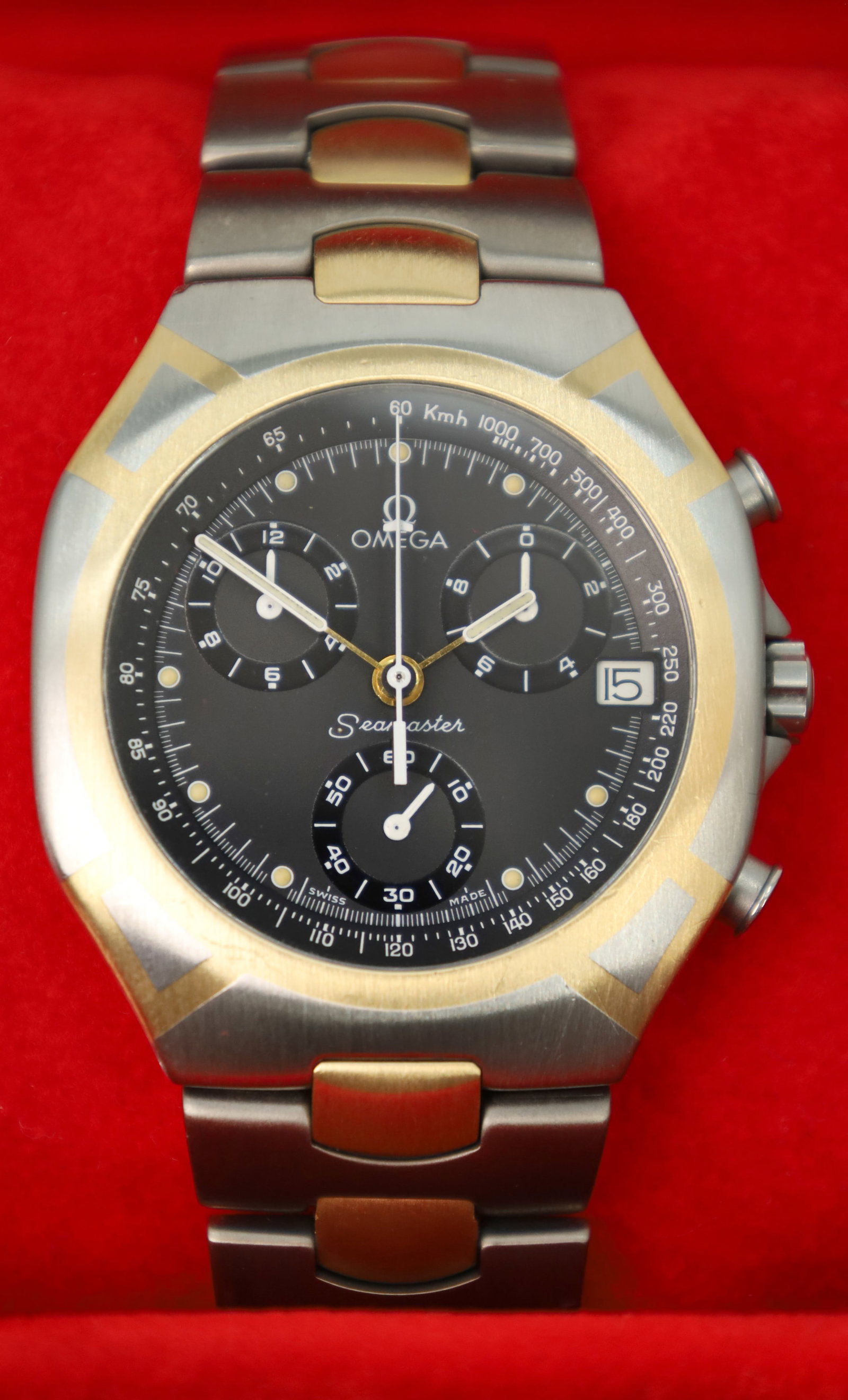 OMEGA. Seamaster Polaris Chronograph. Olympia 1992. Herrenarmbanduhr. Schweiz.: Circa 40 mm Gehäusedurchmesser ohne Krone. Ref. 386.1031. Kaliber 1675. Quarz. Limitiert (0959 von 3000). Gehäuse aus Edelstahl und Gelbgold. Graues Zifferblatt mit runden, lumineszierenden 