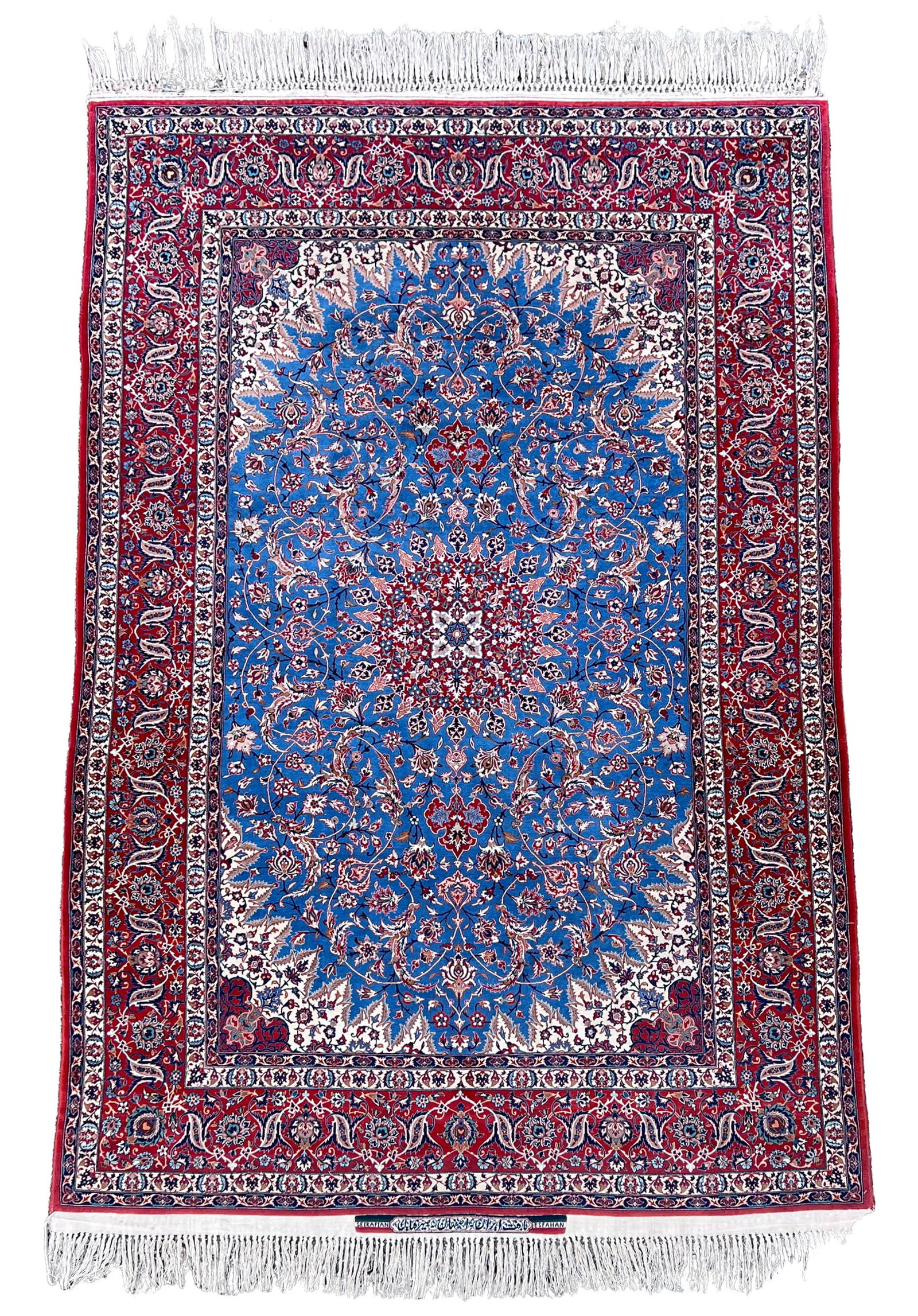 Isfahan Seirafian. Fein. Orientteppich. Um 1970.: Circa 238 cm x 145 cm. Orientteppich. Iran. Perserteppich. Handgeknüpft. Korkwolle auf Seide, mit Seide verziert. Fein. Signiert. Fransenseite / Kanten stellenweise beschädigt. Guter Zustand