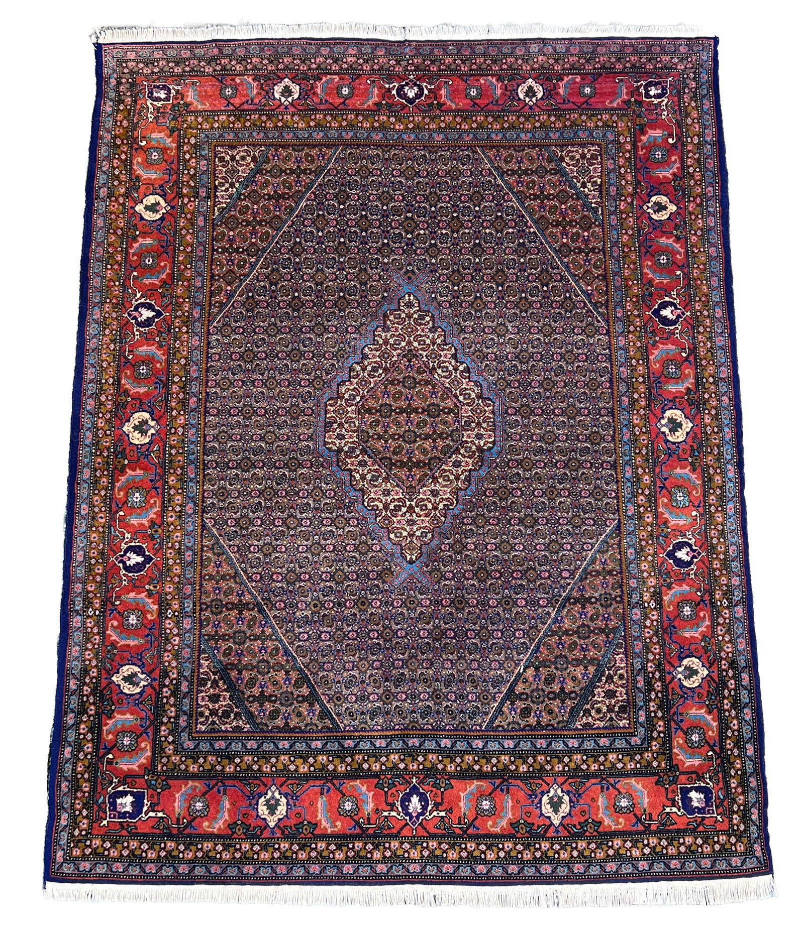 Senneh. Fein. Orientteppich. Um 1970.: Circa 190 cm x 145 cm. Orientteppich. Iran. Perserteppich. Handgeknüpft. Korkwolle auf Baumwolle. Feine Knüpfung. Fachmännisch gereinigt. Guter Zustand in Anbetracht des Alters. Siehe F