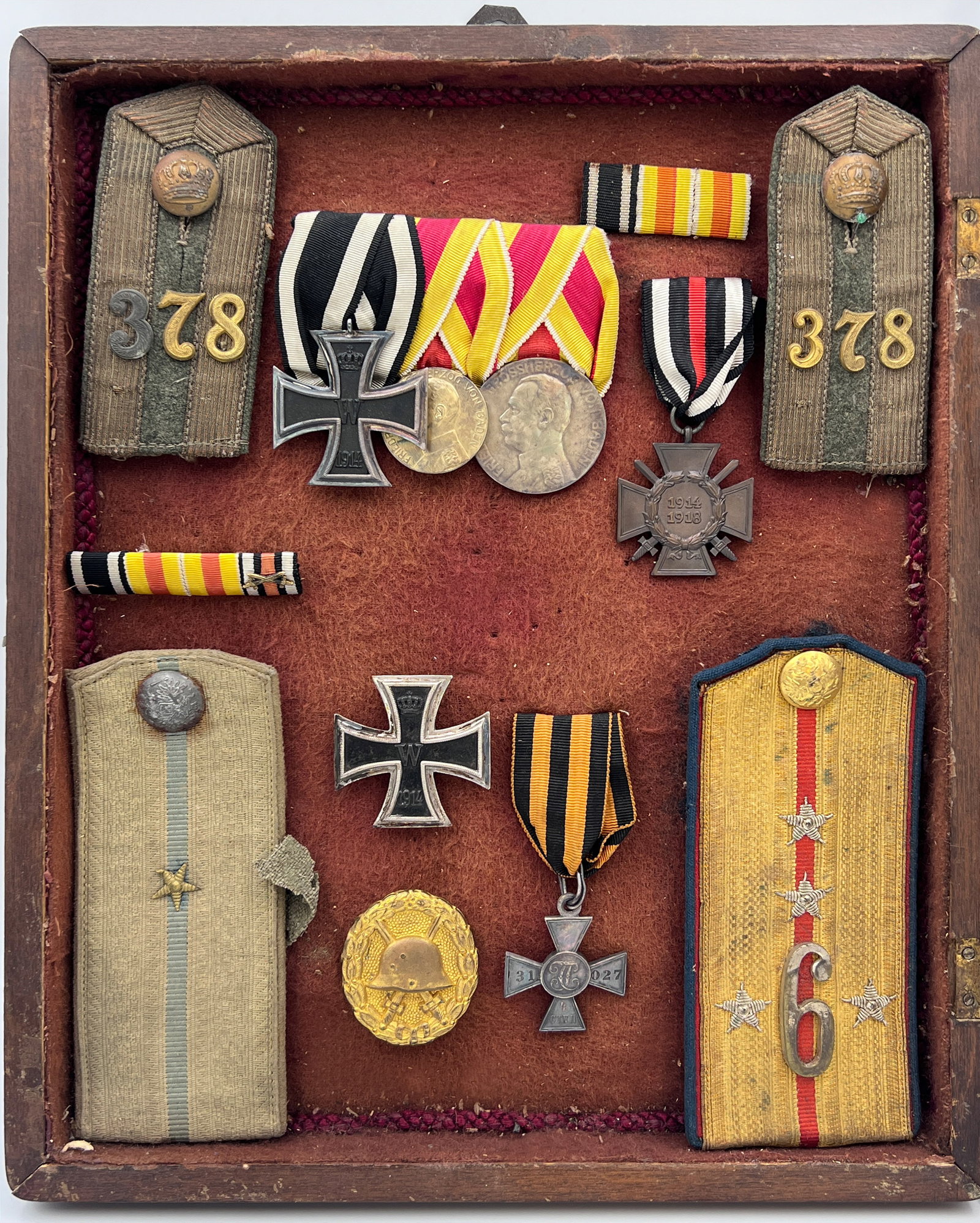 Estate of an officer. World War 1. Prussia / Russia.: Bestehend aus: 1x Eisernes Kreuz 1. Klasse (Verschluss restauriert). 1x Ordensspange. 1x EK. 2x Verdienstmedaille "Für Verdienste / Friedrich II." (circa 30 mm und 38 mm im Durchmesser). 1x Front