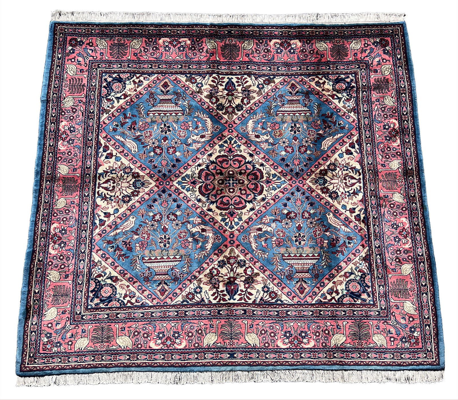 Mehraban. Approx. 192 cm x 207 cm. Circa 1990.: Orientteppich. Iran. Perserteppich. Handgeknüpft. Wolle auf Baumwolle. Seltenes Format. Zustand siehe Fotos. Kategorie: Teppiche und Textilien Provenienz: Teppich kommt aus einer Geschäftsau
