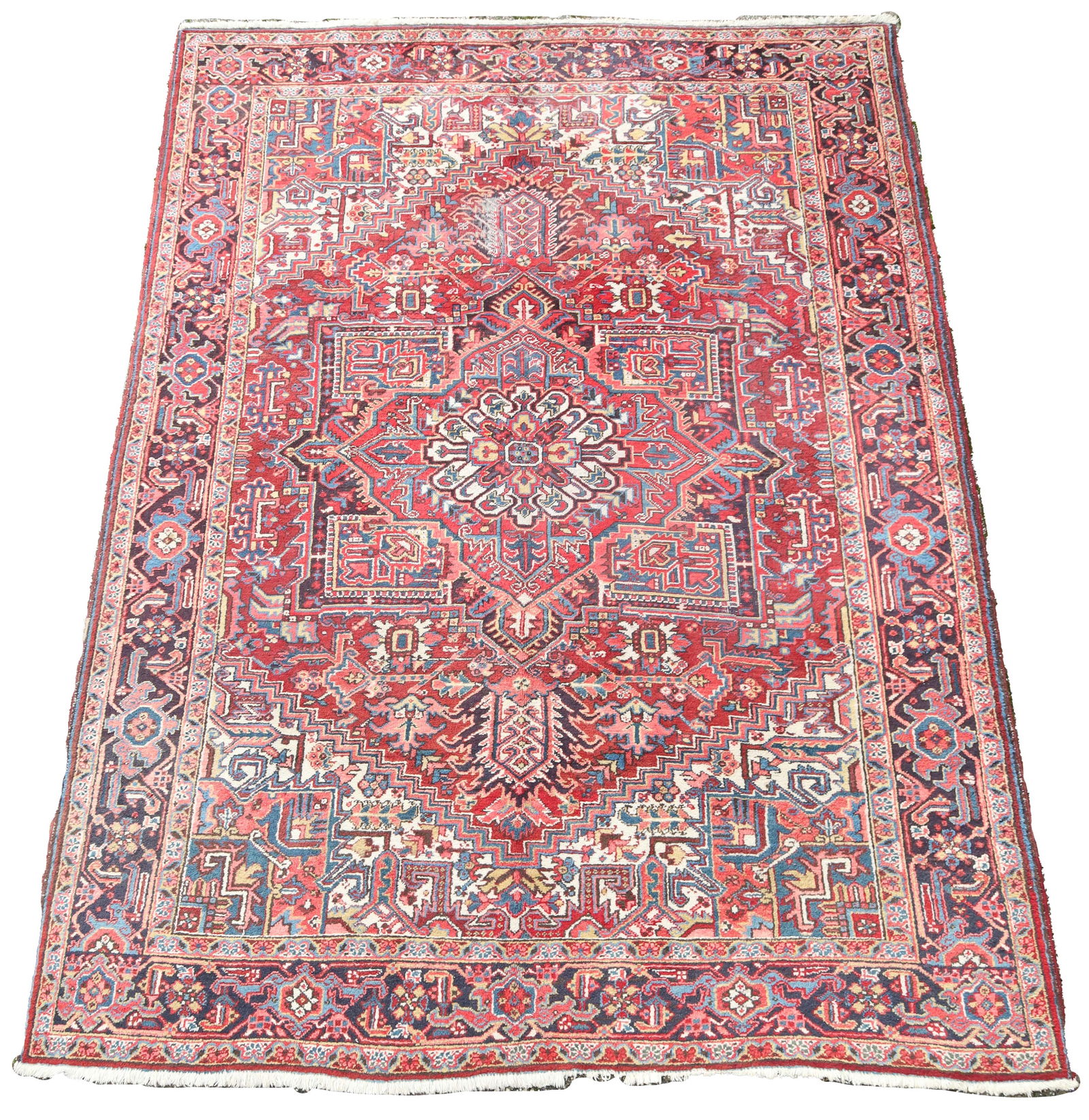 Heriz. Oriental carpet. Approx. 341 cm x 257 cm. Circa 1950.: Orientteppich. Iran. Perserteppich. Handgeknüpft. Wolle auf Baumwolle. Stellenweise dünn im Flor. Abgetreten. Zustand siehe Fotos. Kategorie: Teppiche und Textilien Oriental carpet. Iran. Pe