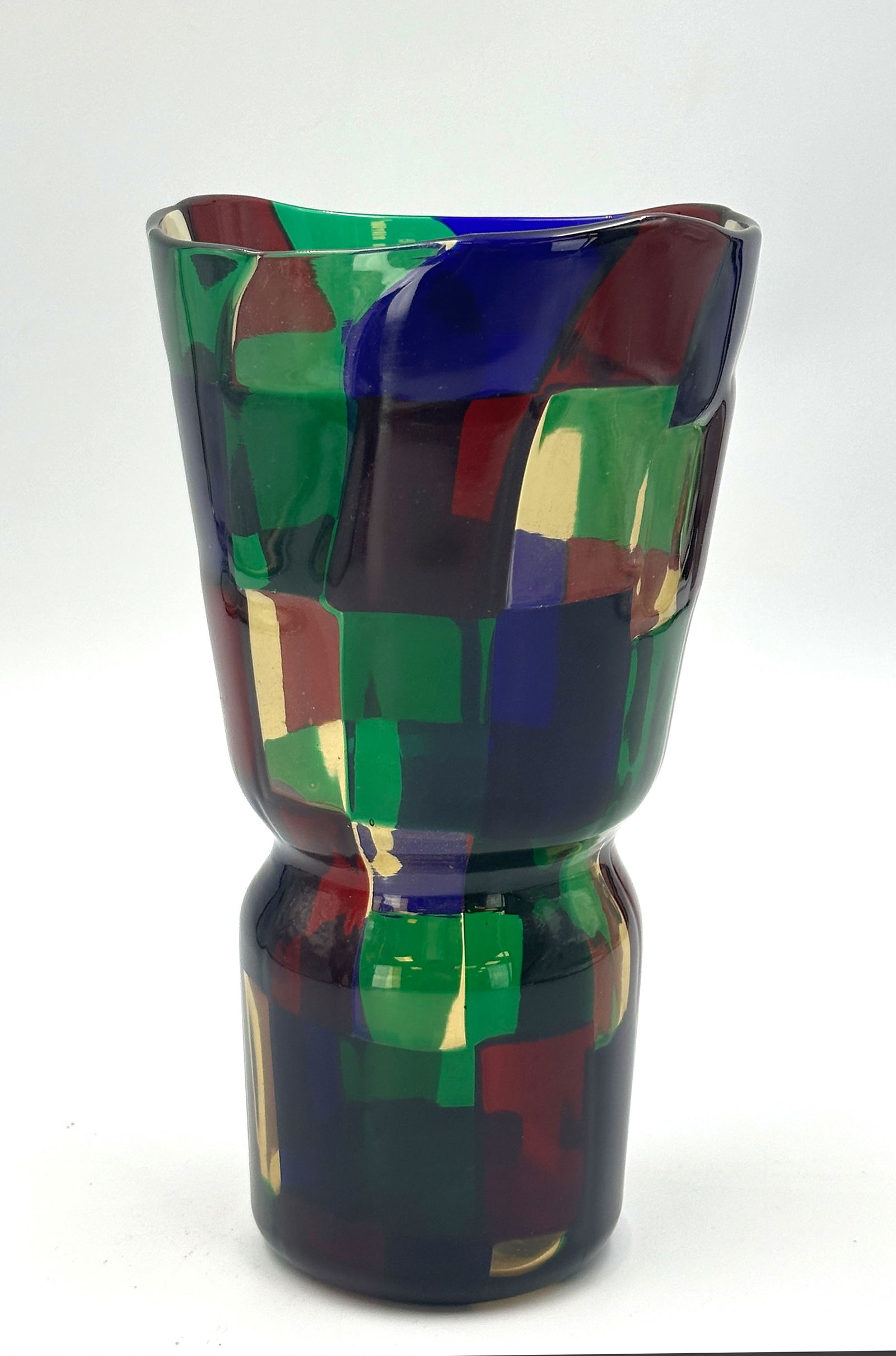 Fulvio BIANCONI (1915 - 1996). "Pezzato". Venini Murano Glasvase. Fulvio BIANCONI (1915 - 1996).: Approx. 22 cm x 12.5 cm in diameter. Colourless glass object in the shape of a goblet with mosaic-like squares of blue, green and red glass fused together. Engraved signature ‘venini 94’ o