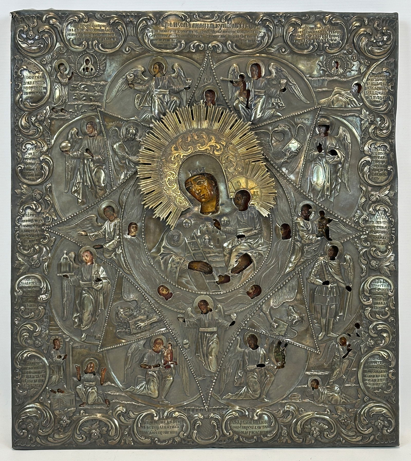 Ikone. Gottesmutter "Unverbrennbarer Dornbusch" mit Silberoklad. Russland. Mitte 19. Jahrhundert.: Approx. 46 cm x 41 cm. Tempera on wood. Silver oklad. In the centre, the Mother of God with Child in front of an eight-pointed star. Gilded halos of Mother and Child. Surrounded by angels, figures of