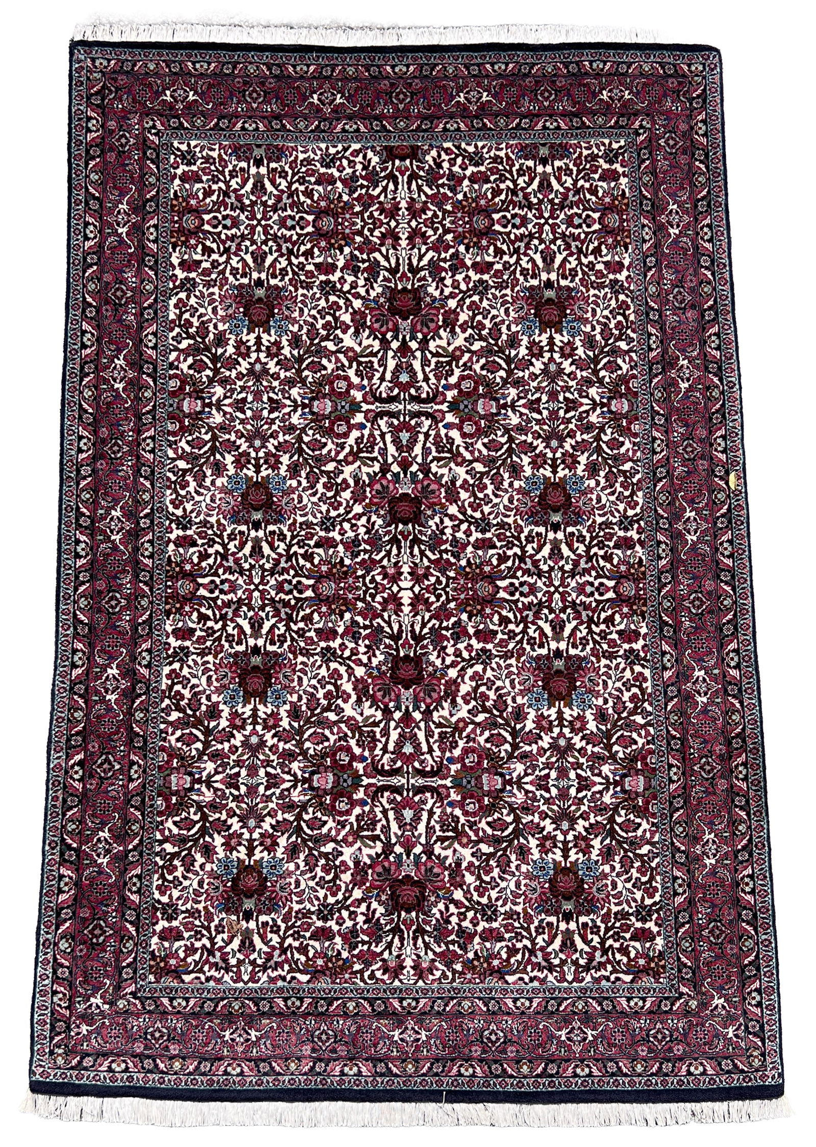 Bidjar. Fein. Circa 212 cm x 132 cm. Um 1990. Bidjar. Fine. Approx. 212 cm x 132 cm. Circa 1990.: Oriental carpet. Iran. Persian carpet. Hand-knotted. Wool on cotton. Tekab quality. Condition as shown in photos. Category: Carpets and textiles Provenance: Carpet comes from a business closure. It ha