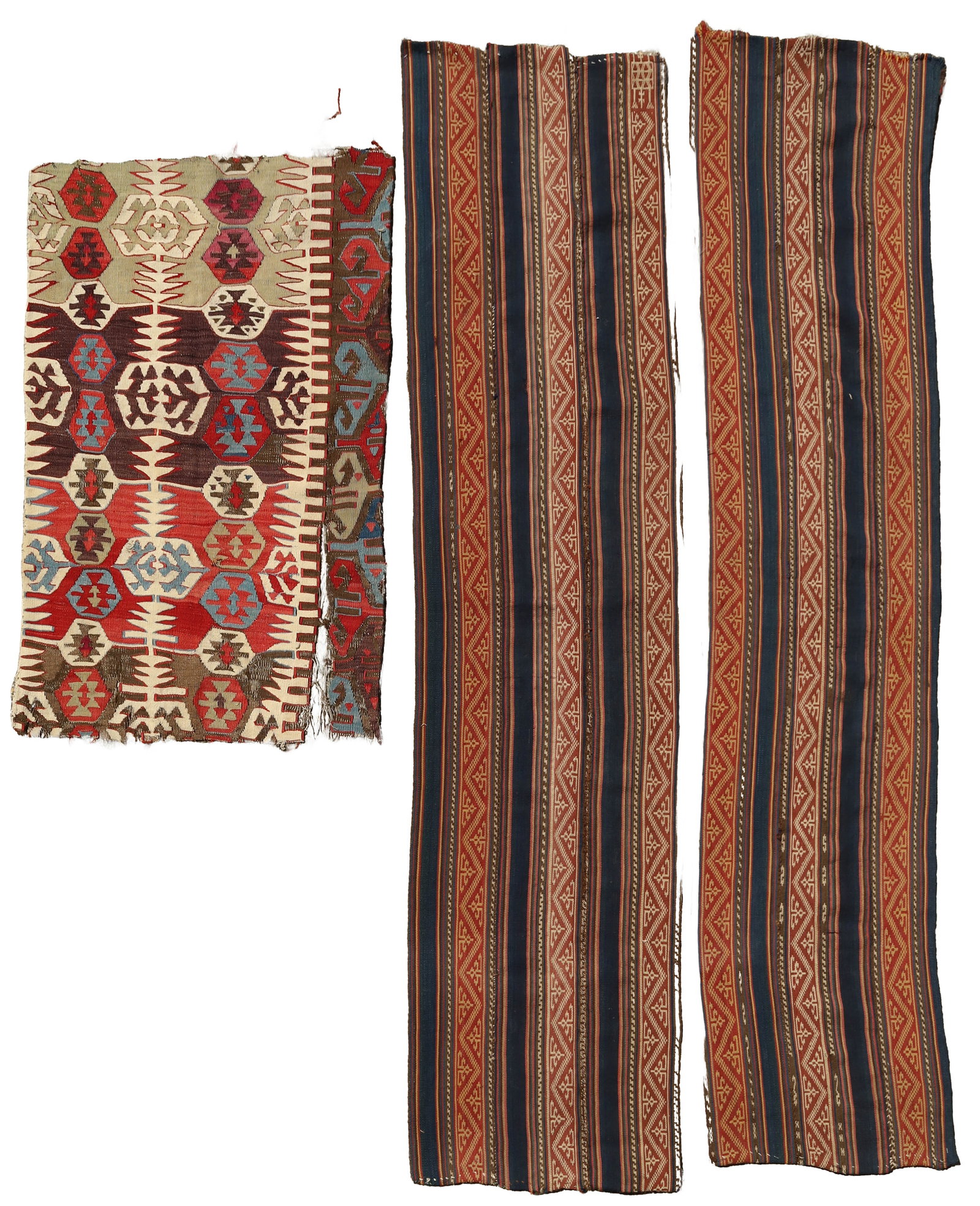 3-teiliges Konvolut Kelim Fragmente. Bis circa 200 cm x 57 cm. Ende 19. Jahrhundert. 3-piece: Hand-woven. Wool on wool. Plant dyes. Condition as shown in photos. Category: Carpets and textiles