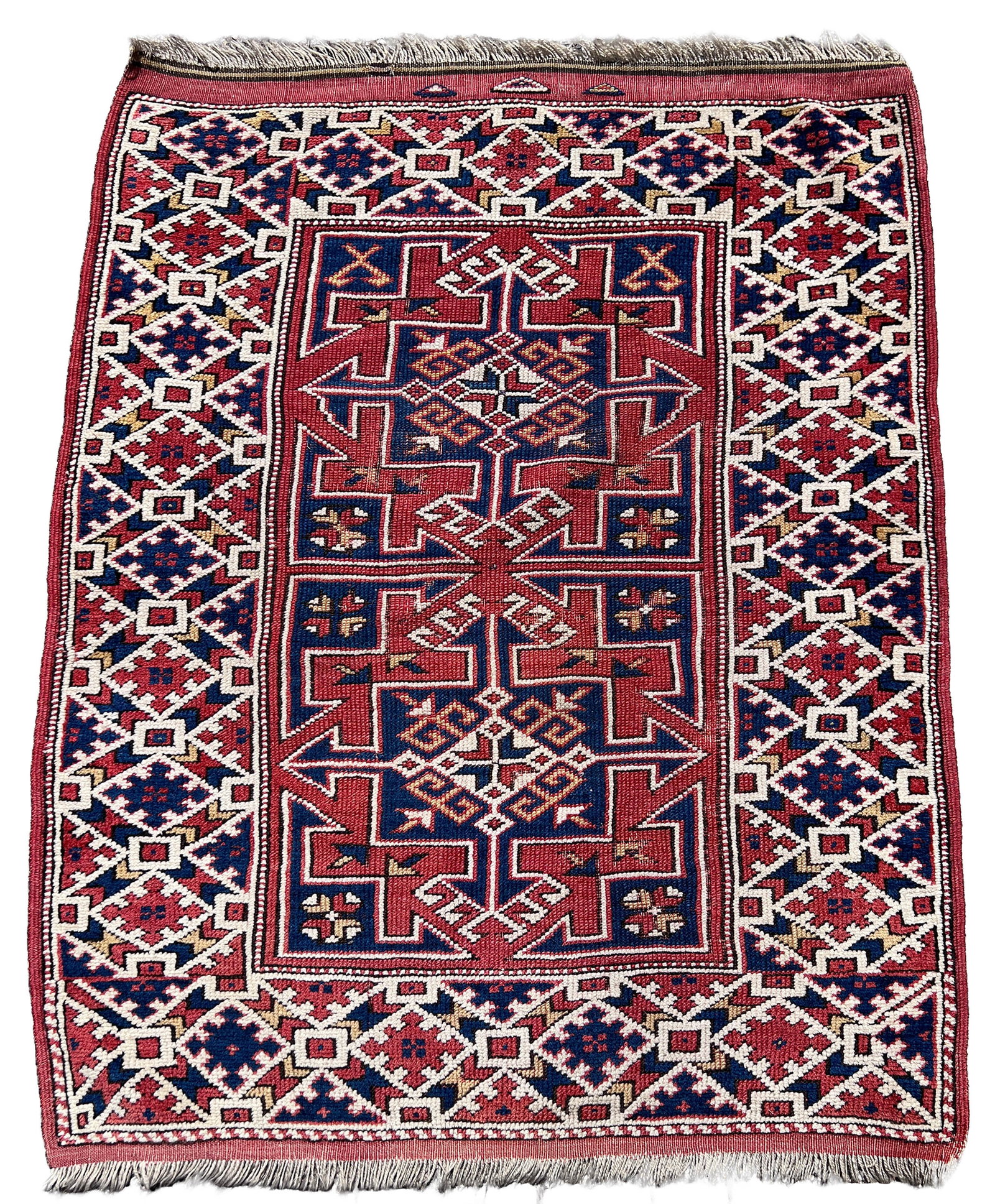 Bergama. Türkei. Circa 125 cm x 105 cm. Circa 100 Jahre alt. Bergama, Turkey. Approx. 125 cm x 105: Oriental carpet. Hand-knotted. Wool on wool. Thin pile in places. Good condition considering its age. See photos. Category: Carpets and textiles