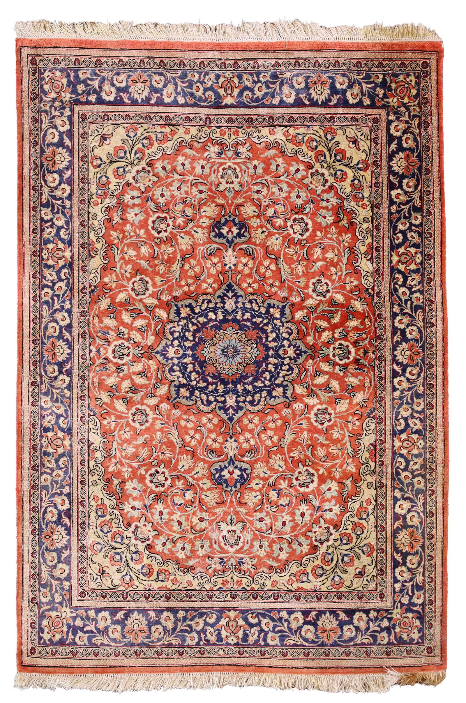 Ghom Seide. Circa 117 cm x 99 cm. Um 1980. Ghom silk. Approx. 117 cm x 99 cm. Circa 1980.: Oriental carpet. Iran. Persian carpet. Hand-knotted. Silk on silk. Slight signs of wear. Condition as shown in photos. Category: Carpets and textiles