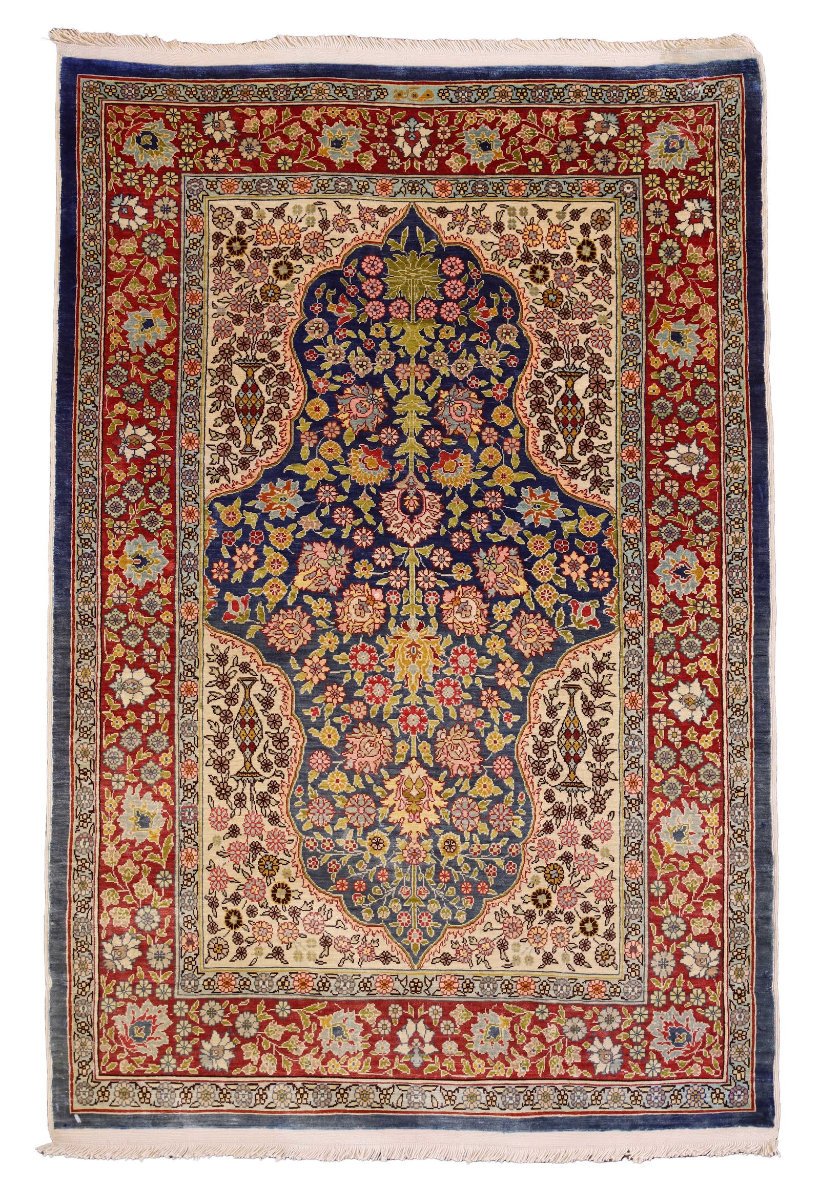 Hereke Seide. Türkei. Signiert. Circa 116 cm x 77 cm. Um 1960. Hereke silk. Turkey. Signed. Approx.: Oriental carpet. Hand-knotted. Silk on silk. Approximately 1 million knots per square metre. Good condition considering its age. Carpet has always hung on the wall. See photos. Category: Carpets and t