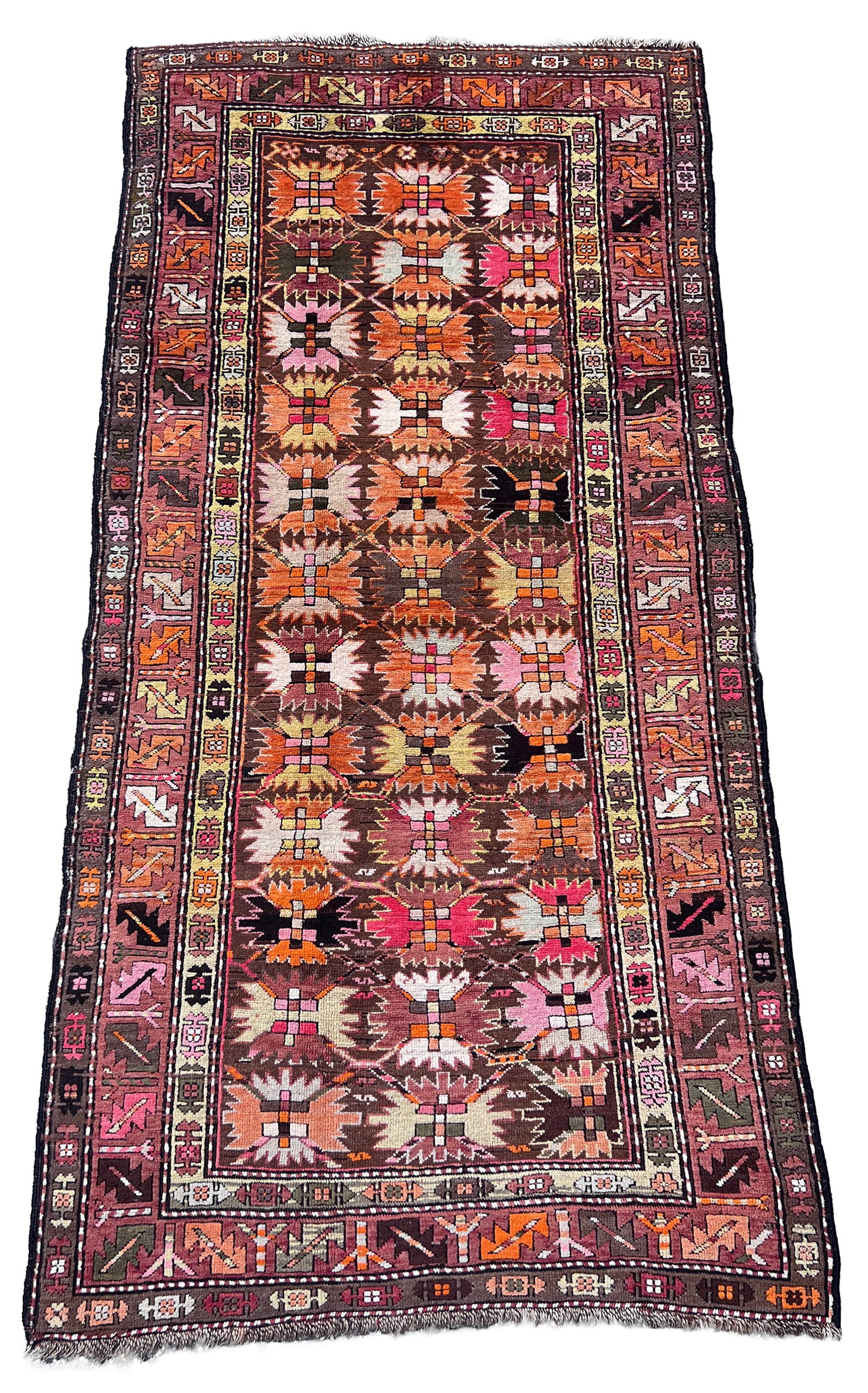 Teppich Kaukasus. Circa 260 cm x 123 cm. Um 1920. Caucasus rug. Approx. 260 cm x 123 cm. Circa 1920.: Oriental rug. Hand-knotted. Wool on wool. See photos for condition. Category: Carpets and textiles Provenance: Rug comes from a business liquidation. It is washed and not worn.