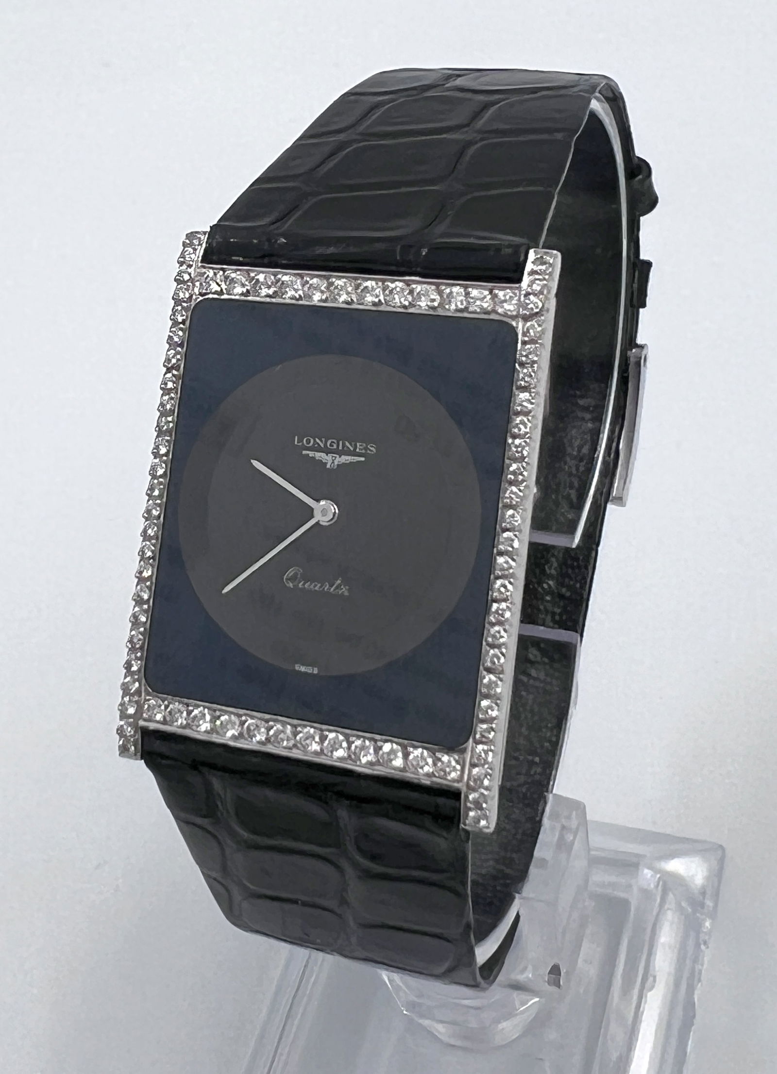 LONGINES ‘Feuilles d'Or’. Ladies' wristwatch. 750 white gold with diamonds.: Approx. 30 mm x 25 mm. Quartz. Bezel decorated with a total of 74 diamonds weighing approx. 0.74 ct. Black dial without markings. Ref. 6035. Hallmarked: fineness mark / Diana head with ‘S’