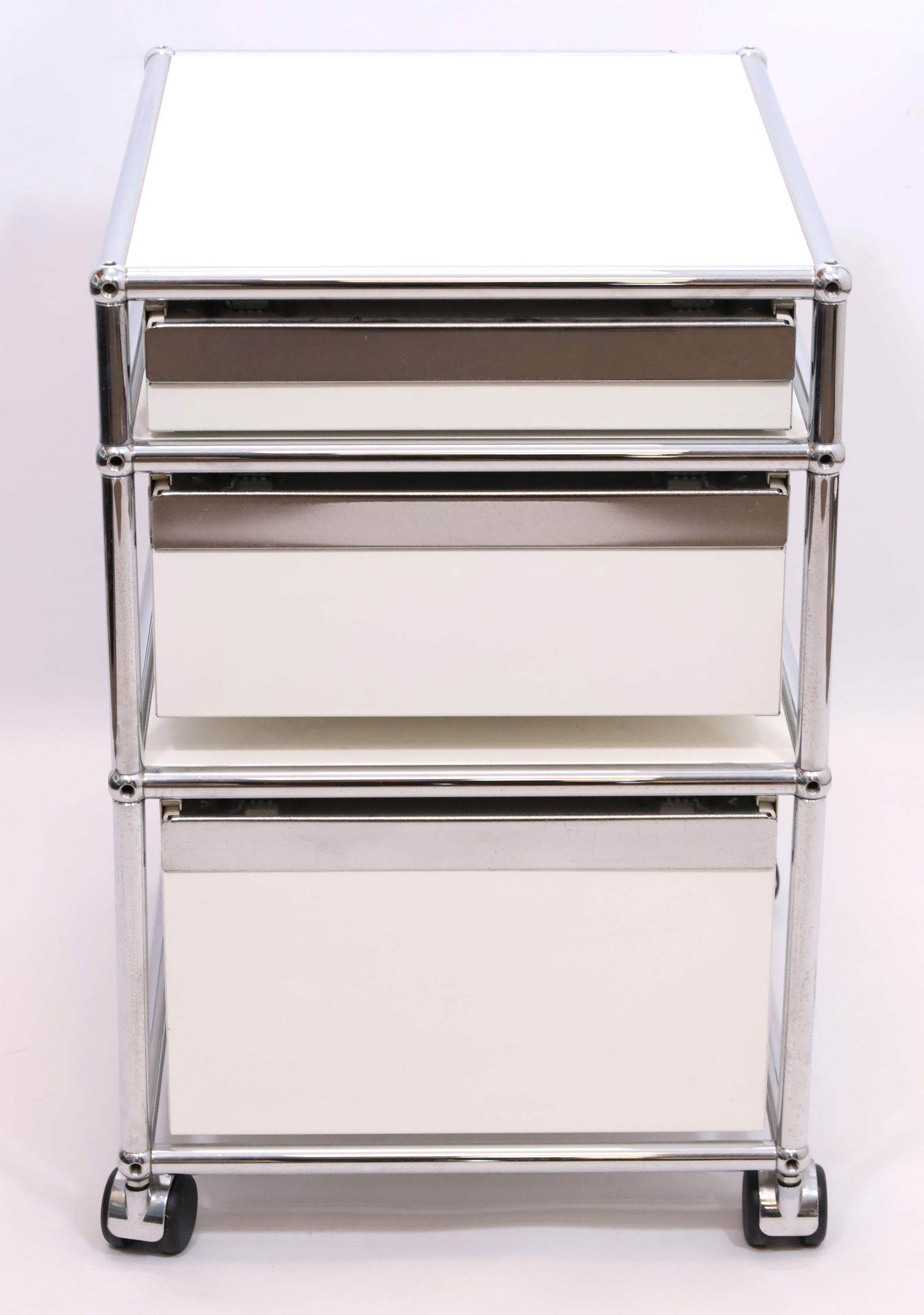 USM Haller. Rolling container. - 3