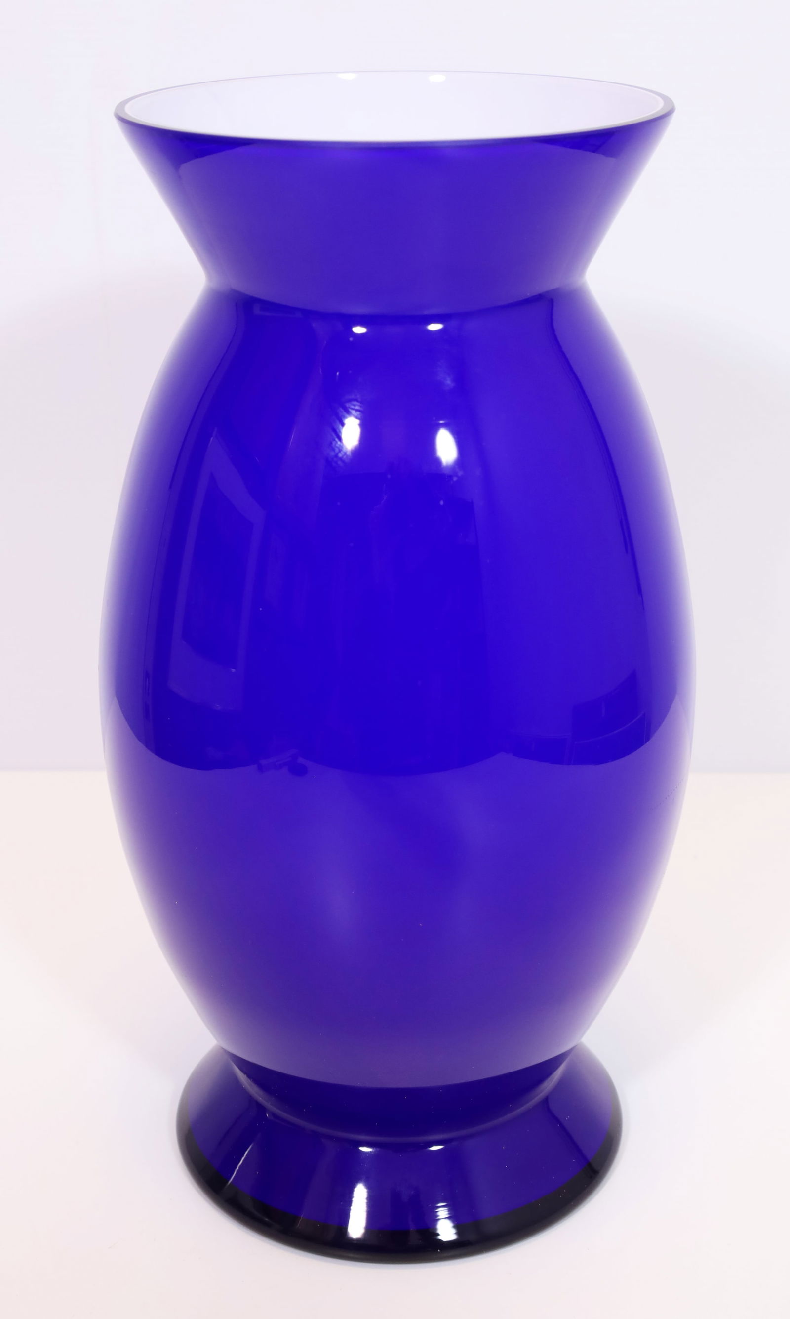 Alessandro MENDINI (1931 - 2019). ‘Acco’. VENINI Murano glass vase. Italy. 1996. (1 of 8)