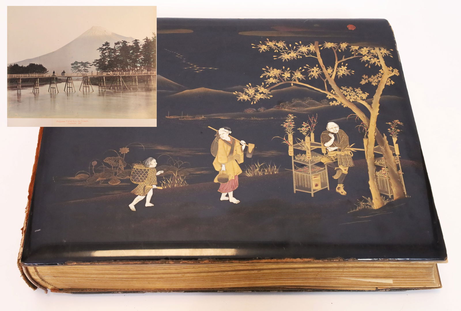 Antique lacquer photo album. Japan. (1 of 15)