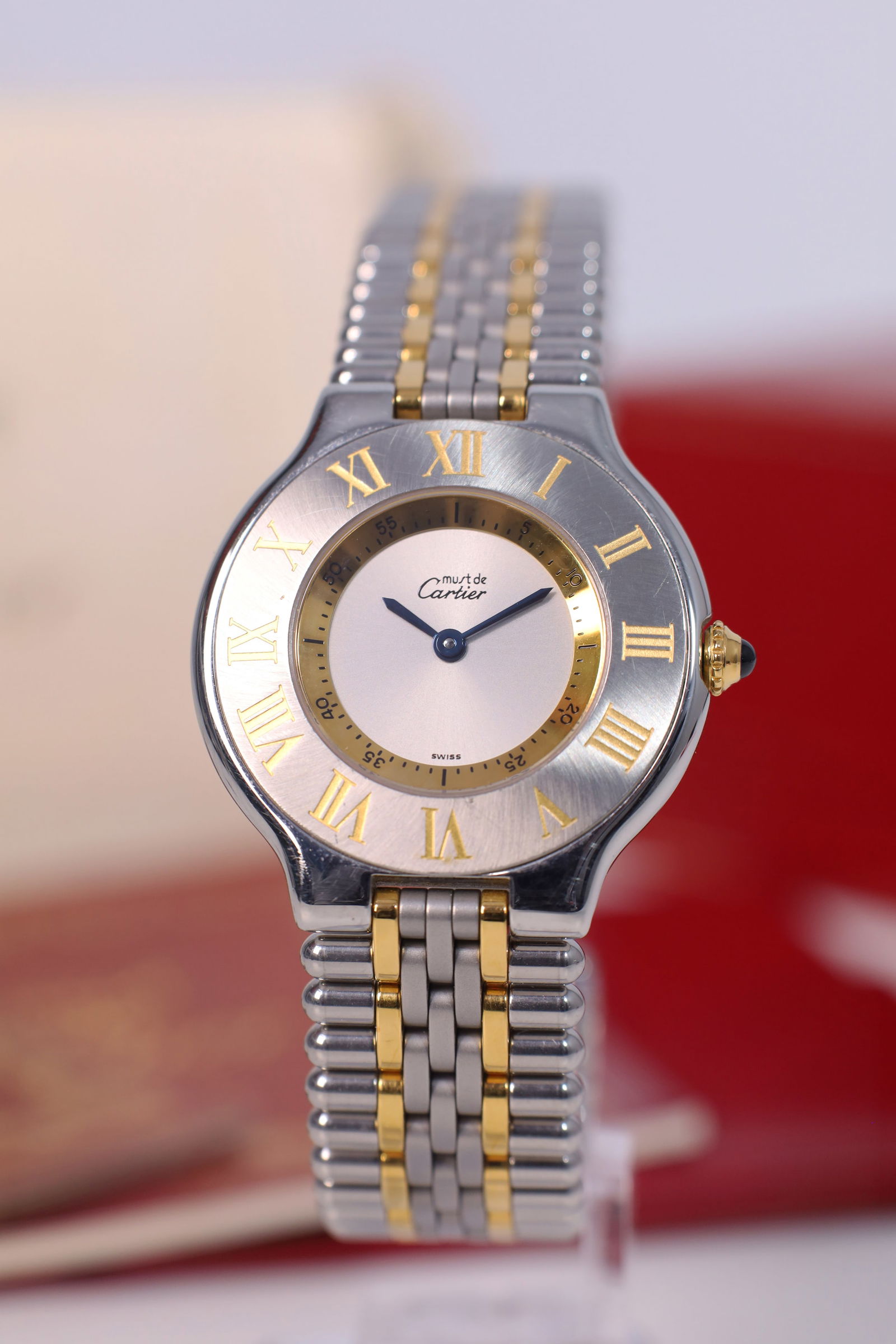 CARTIER. Must de Cartier 21. Quartz. Ladies' wristwatch. Switzerland.: Approx. 31 mm case diameter without crown. Ref. 1330. Quartz movement. Not running. Stainless steel case with wide bezel and small dial. Gold-plated Roman numerals. Blued hands. No seconds. Original s