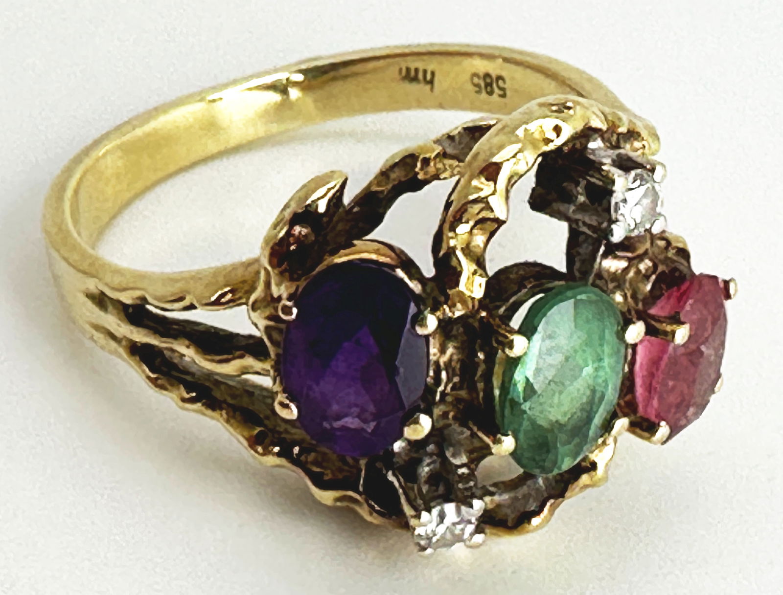 Women's ring. 585 yellow gold with 3 coloured stones and 2 very small diamonds. (1 of 6)