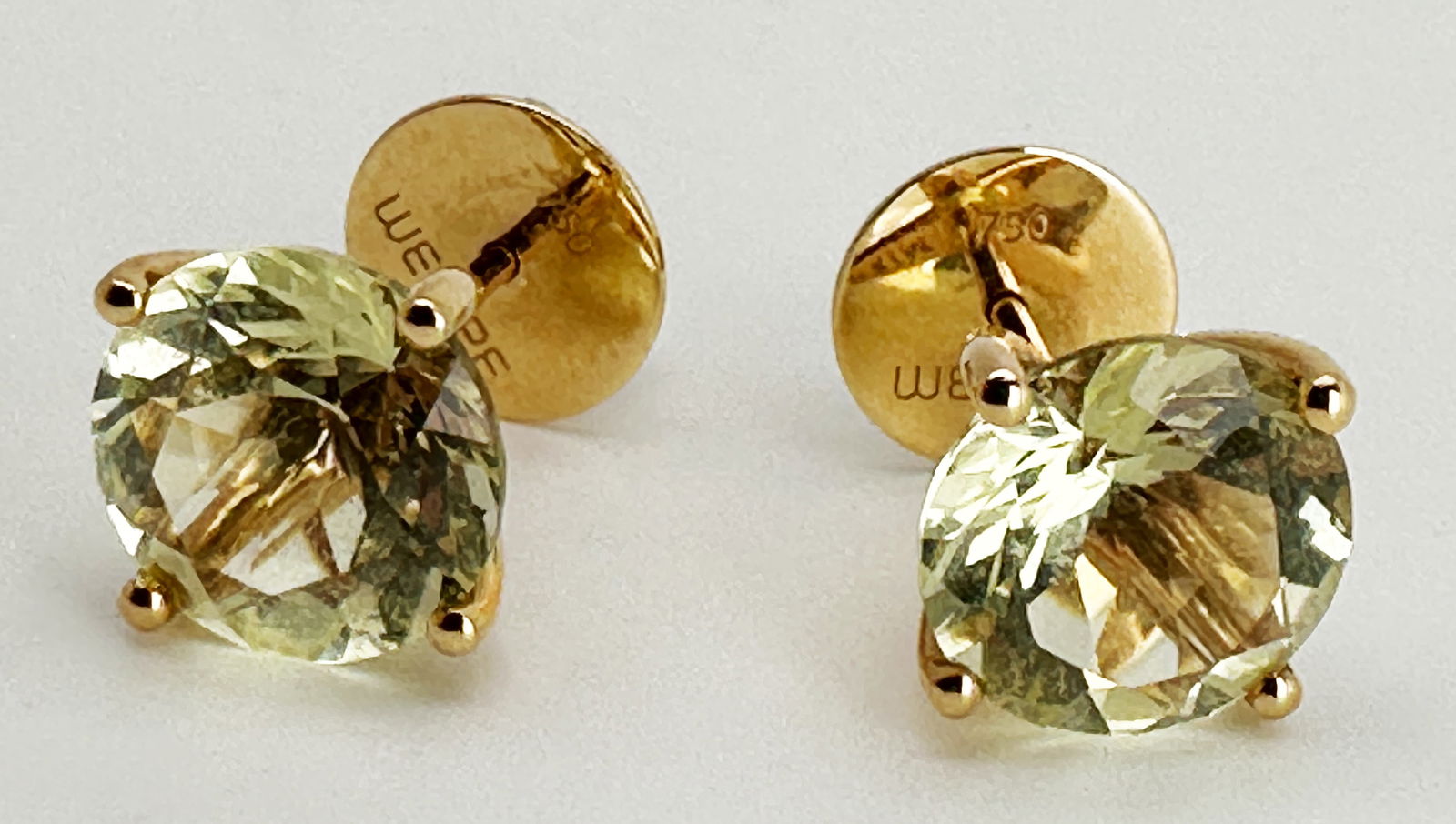 WEMPE stud earrings. 750 yellow gold with citrines.: Total weight approx. 4.3 grams. Each approx. 18 mm long. Citrine approx. 10 mm in diameter and 7 mm deep. Each stamped multiple times: manufacturer/fineness. Gold tested. In case. Condition see photos