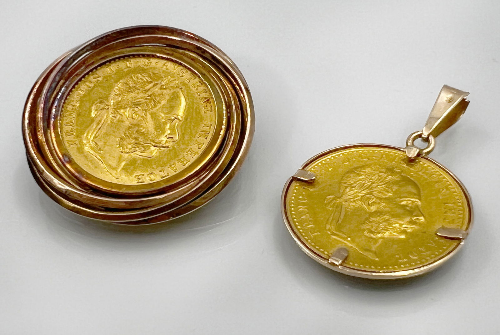 Two coin pendants. 585 yellow gold and rose gold. (1 of 9)